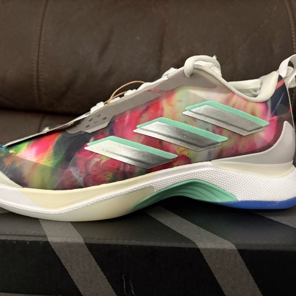 Adidas Women's Avacourt multicolor Sneakers brand new in box. Womens size 5.5 w